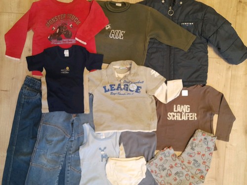 Kleine jungen herbst winter - herbst,